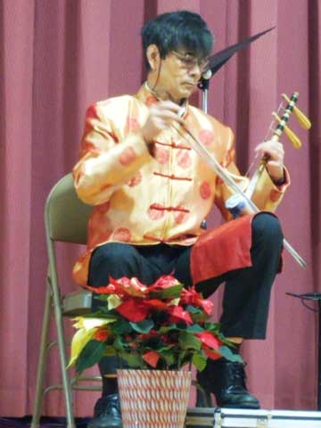 Jinghu player.